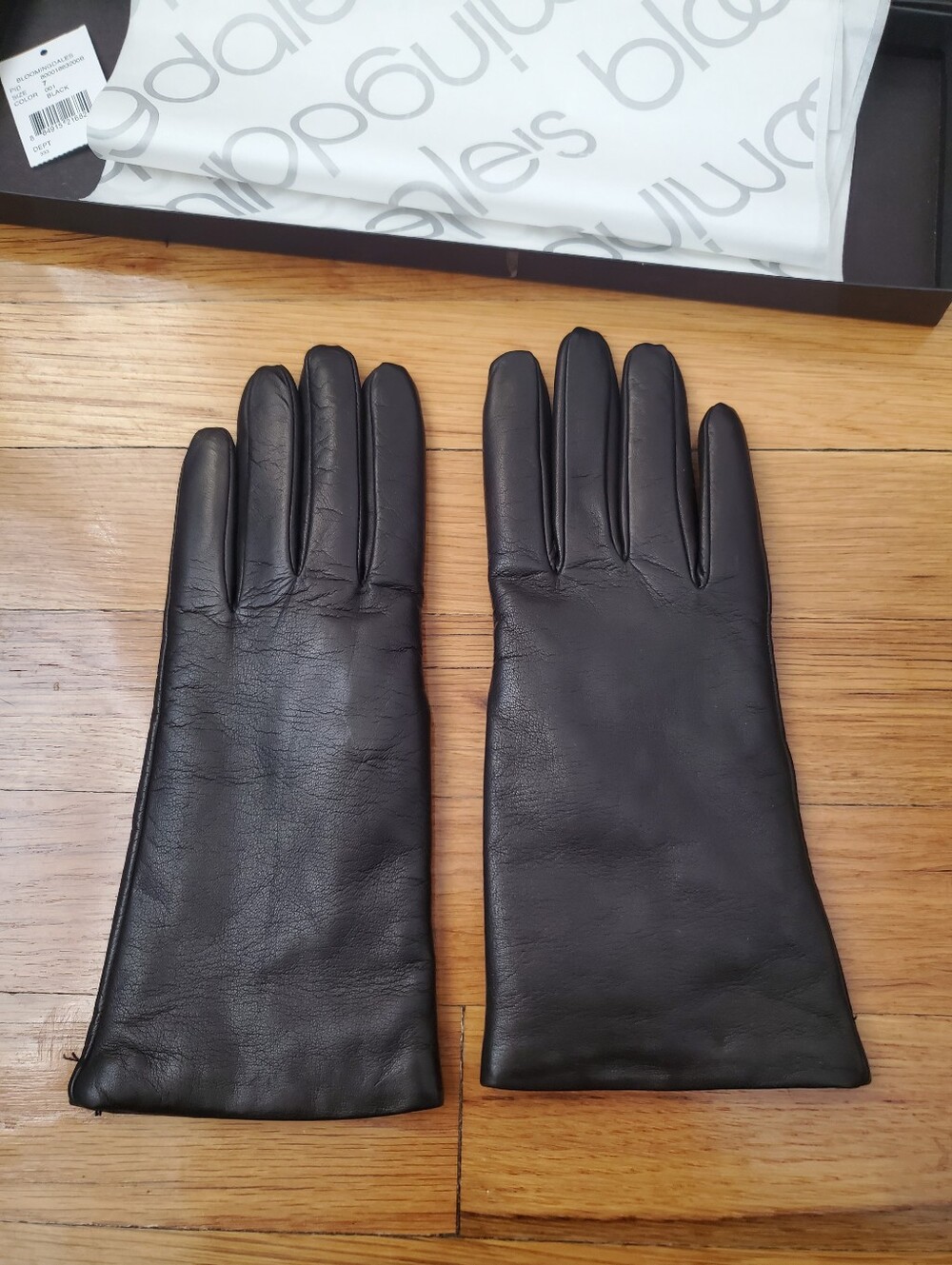 Bloomingdale's Black Italian Leather Gloves - Picture 2 of 8